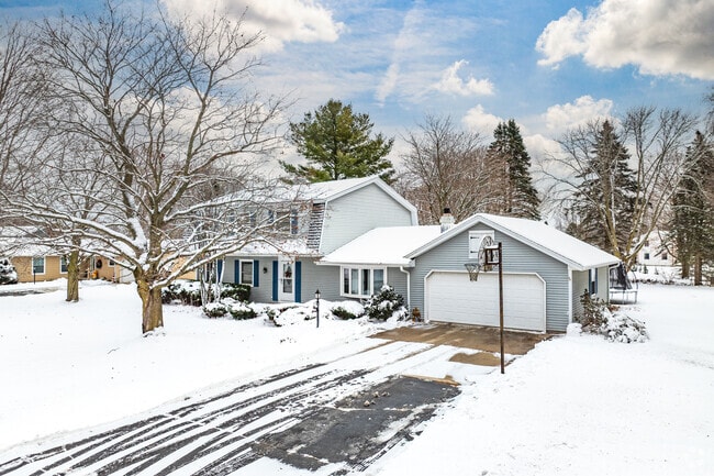 Weeden Creek families enjoy spacious yards.