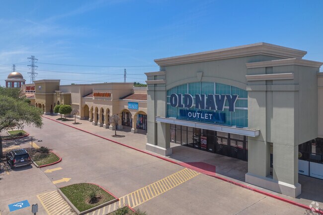 The Fountains at Fountain Lake is the most popular retail outlet in the area.