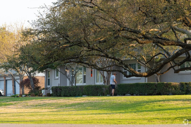 Edgecliff Village residents enjoy spending time outdoors during golden hour.