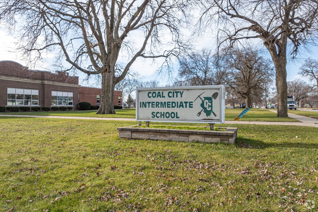Coal City Intermediate School is located at 305 E. Division St. in Grundy County, IL.