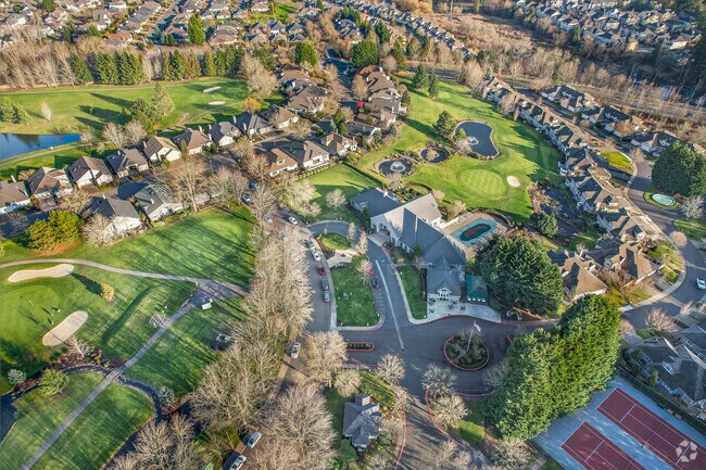 Claremont Golf Course provides a clubhouse and putting green.