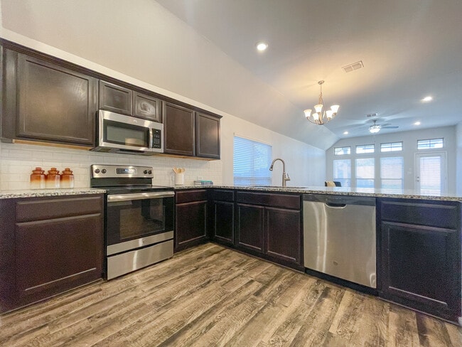 10624 Langham Dr, Waco, TX 76708 - photo 6