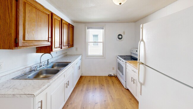 2523 Des Moines St, Des Moines, IA 50317 - photo 2