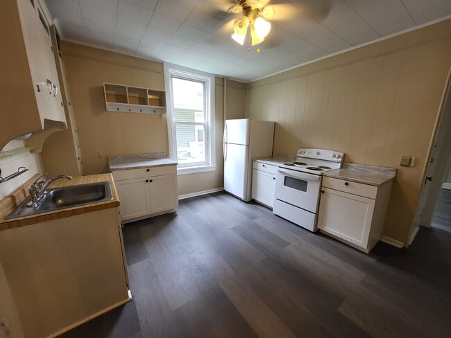 45 E High St unit 1W, Hummelstown, PA 17036 - photo 3