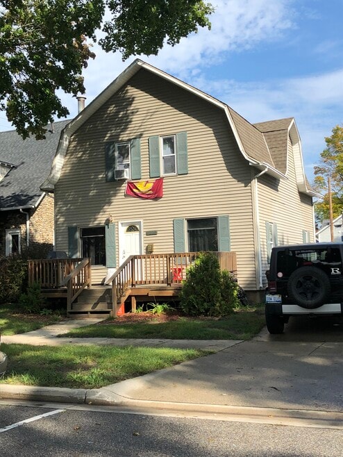 1003 S University Ave, Mount Pleasant, MI 48858 - photo 1
