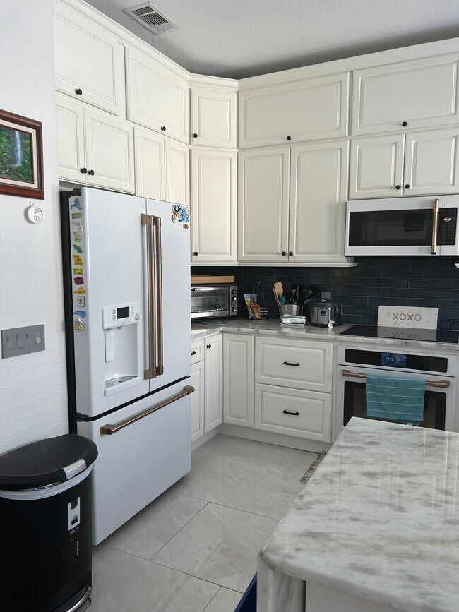 6012 Yeats Manor Dr unit 102, Tampa, FL 33616 - photo 3