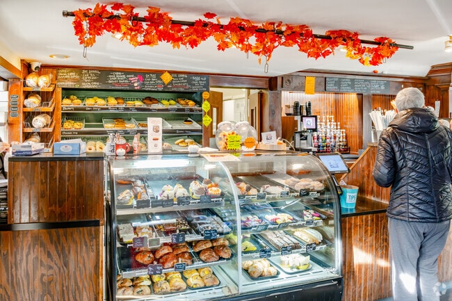 Locals like to enjoy seasonal flavors and pastries at Eastham’s Hole in One.