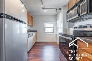 100 W Chestnut St Unit 1904, Chicago, IL 60610