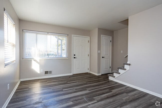 2BR, 1BA - 1,015 SF