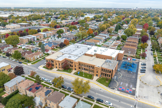 Jefferson Elementary School is conveniently located in a residential area.