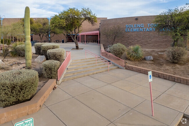 Soleng Tom Elementary School is a great option for young students in Saguaro Canyon.