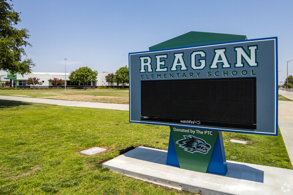 The entrance to Reagan Elementary School in Clovis.