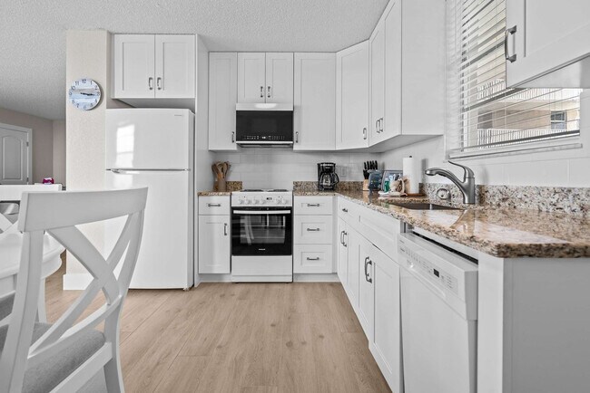 5800 Bonita Beach Rd SW unit FL4-ID1352874P, Bonita Springs, FL 34134 - photo 3