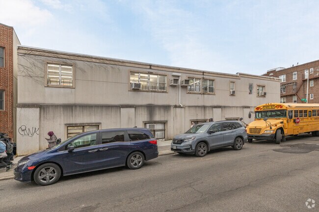 Shalshelet Bais Yaakov Corporation serves grades PK, K-12.