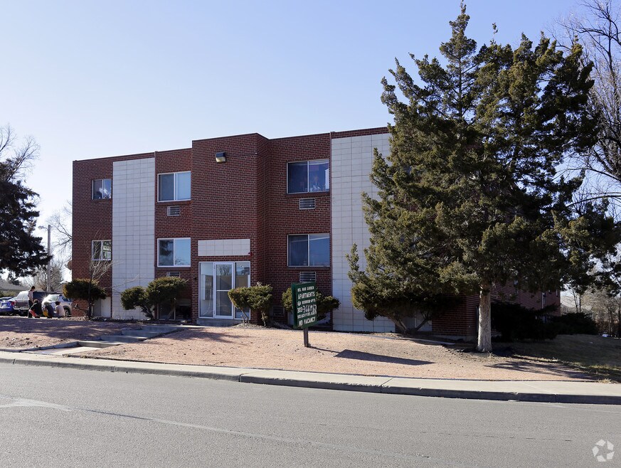 Hoffman Heights Hidden Gem, Aurora, CO 80011 - photo 1