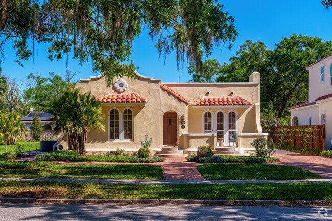 Mid-20th century homes reflect the character of Orwin Manor.
