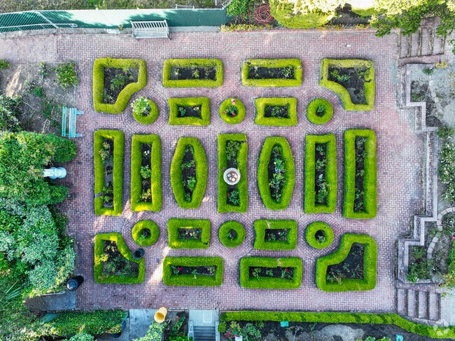 The Garden at Kohl Mansion is a historic landmark in Easton Addition.