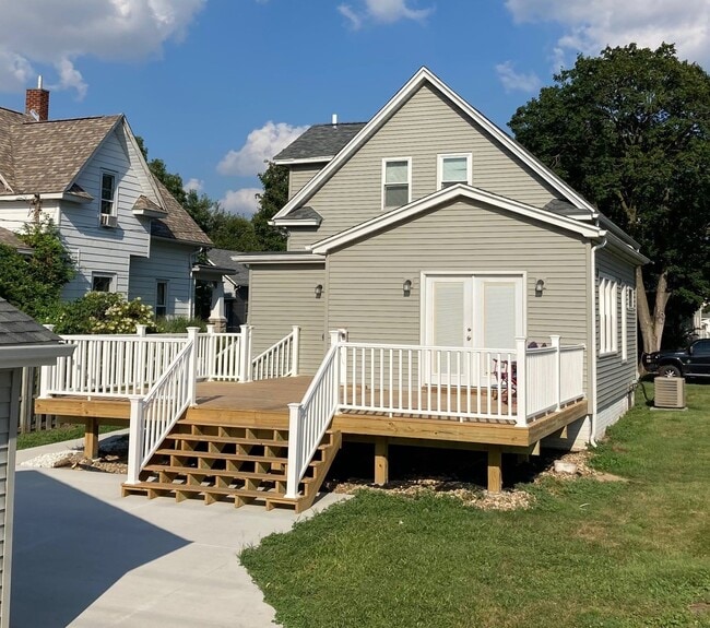 1829 3rd St unit 3U, Moline, IL 61265 - photo 4