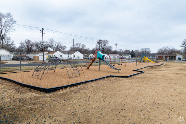 There are plenty of outdoor activities available at Cloud Elementary School.