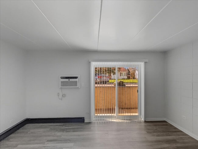 300 Marlene Ct unit 1, Wauconda, IL 60084 - photo 4