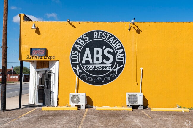 Los Ab's Restaurant is the only Mexican Restaurant present in La Villa.