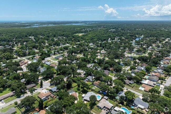 Hamlet is a quiet neighborhood, nestled in beautiful Port Orange.