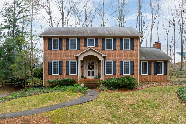 There are many larger homes with colonial inspired architecture in Peace Haven.