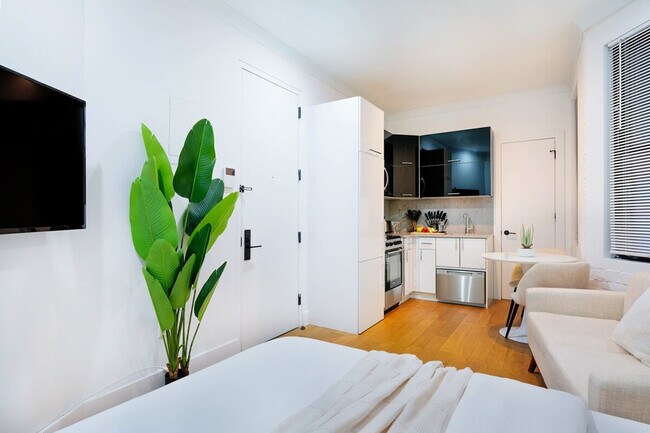Lenox Row unit FL2-ID1022028P, New York, NY 10021 - photo 4