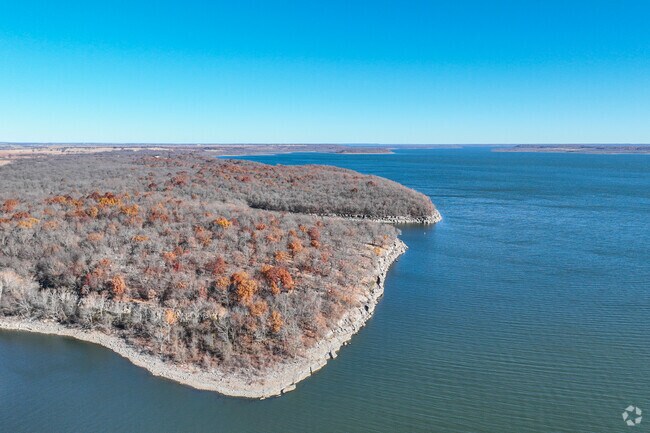 Oologah Lake provides a great getaway for fishing, boating, picnics, camping or fossil hunting.