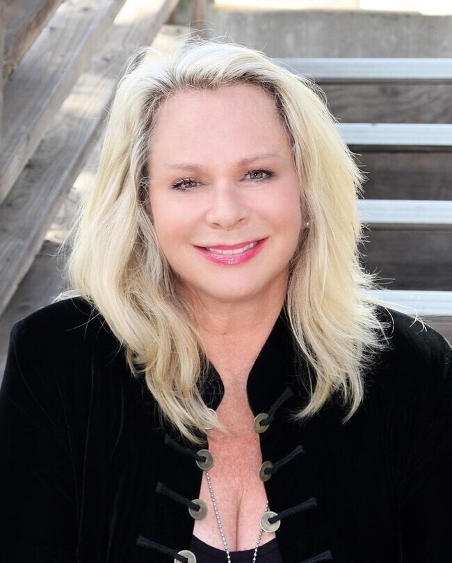Elizabeth Raber