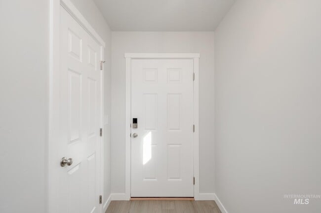 233 Caribou Ct, Horseshoe Bend, ID 83629 - photo 2