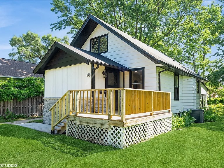 3215 E 8th St, Des Moines, IA 50316 - photo 1