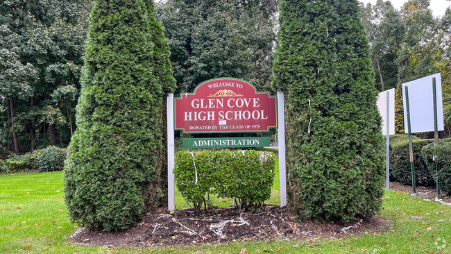 Glen Cove High School welcomes it's students grades 9-12.