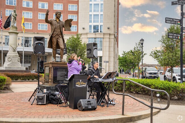 Many festivals featuring live music are held in Monument Square in New Brunswick.