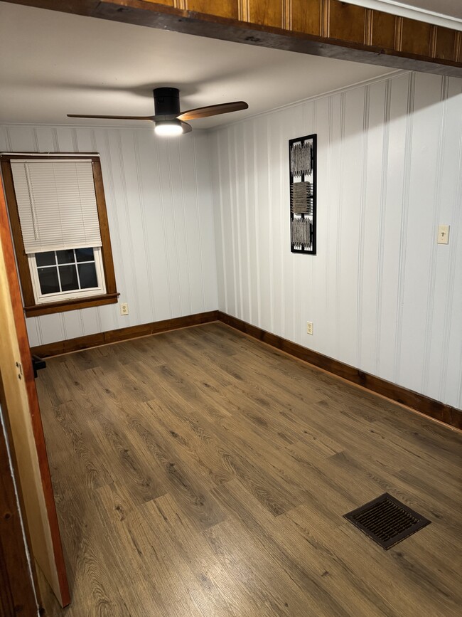 618 Leonard Ave unit Upper, Dekalb, IL 60115 - photo 7