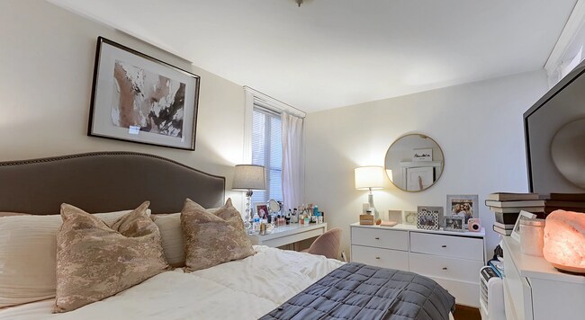 131 Myrtle St unit 3, Boston, MA 02114 - photo 7