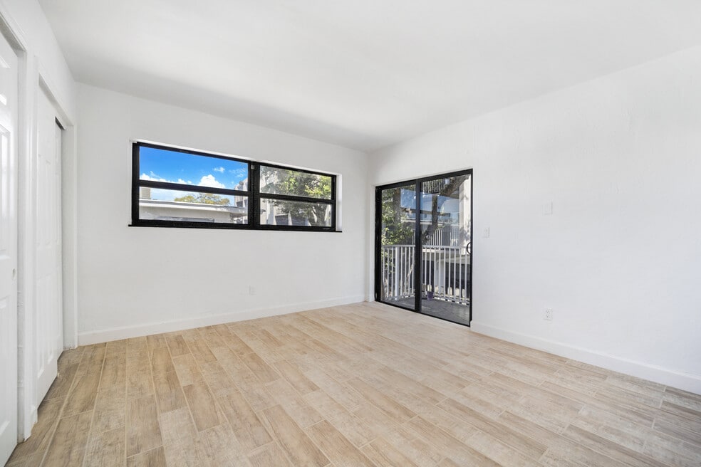 Three Kings on 135th, North Miami, FL 33161 - photo 2