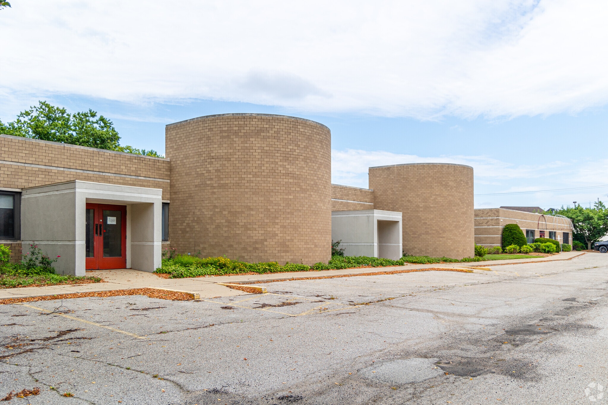 The OSF Children's Hospital of Illinois is located in Oaks by Route 97.