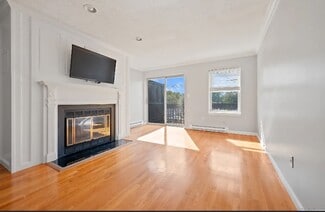 140 Kane St Unit D4, West Hartford, CT 06119