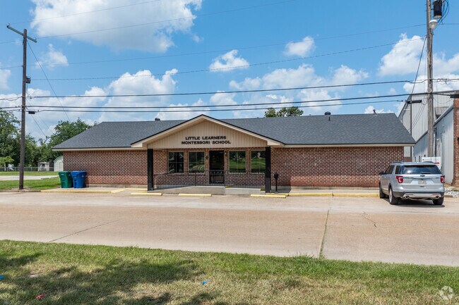 Little Learners Montessori serves grades Pre K through Kinder.