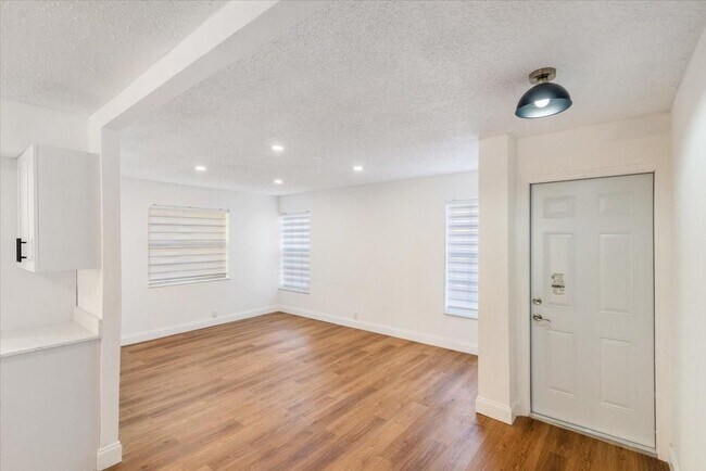 6065 NW 186th St unit 101, Hialeah, FL 33015 - photo 3