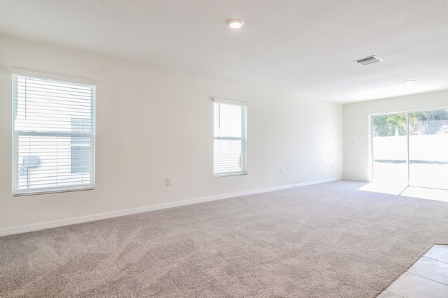 36502 Spanish Rose Dr, Dade City, FL 33525 - photo 3