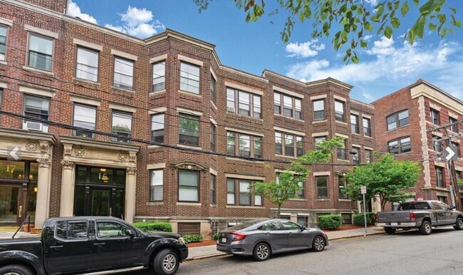 17 Stearns Rd unit 4, Brookline, MA 02446 - photo 2