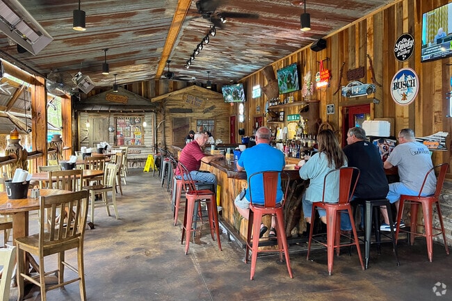 Dalton's Sports Bar has an outdoor bar where local patrons enjoy Florida weather.