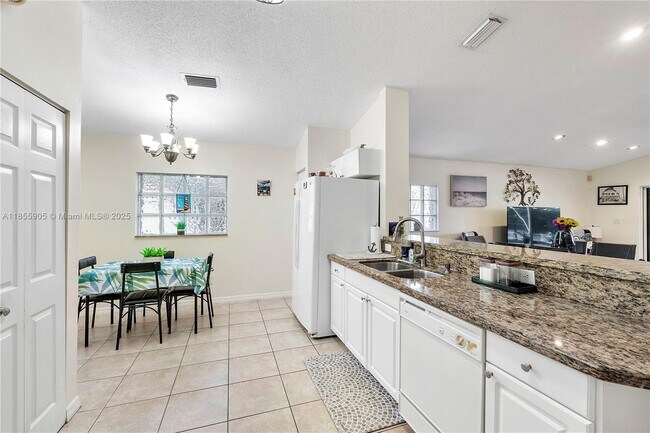 11851 SW 7th St, Pembroke Pines, FL 33025 - photo 4