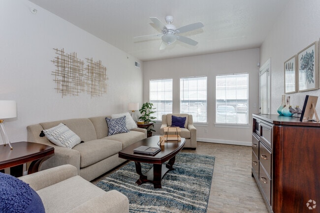 2BR, 2BA - 1012 SF