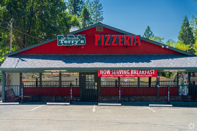 Terry’s Pizzeria & Grill is a local favorite in Georgetown, serving up signature pizzas and breakfast all day.