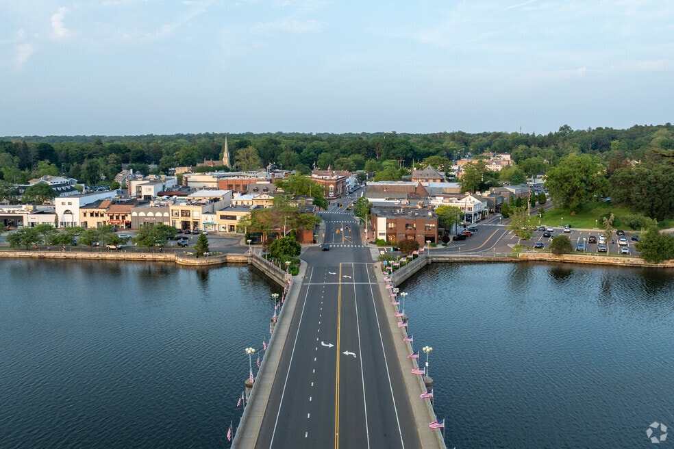 Red Coat_562580_VS_061125_v1