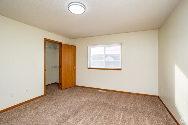 2BR, 1BA - 1,013SF - Secondary Bedroom