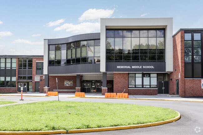 Memorial Middle School has 626 students.